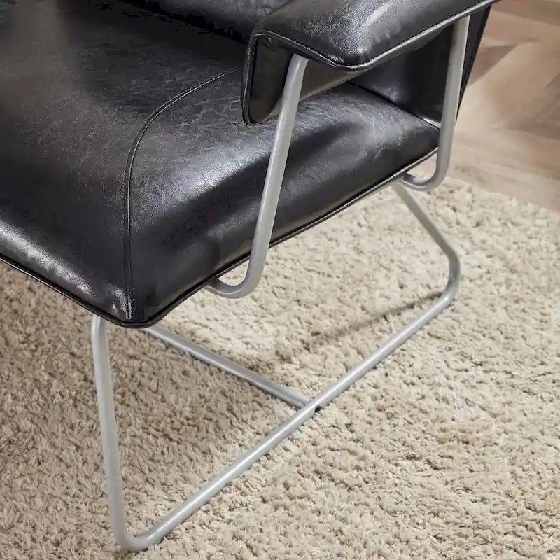 Fauteuil d'appoint en similicuir avec accoudoirs rembourrés