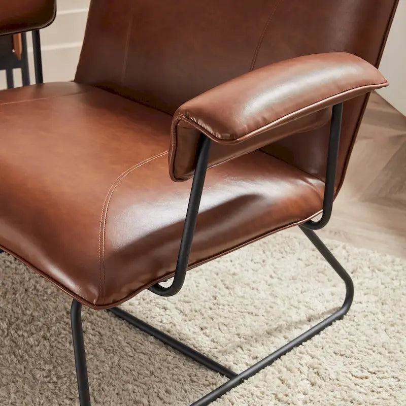 Fauteuil d'appoint en similicuir avec accoudoirs rembourrés