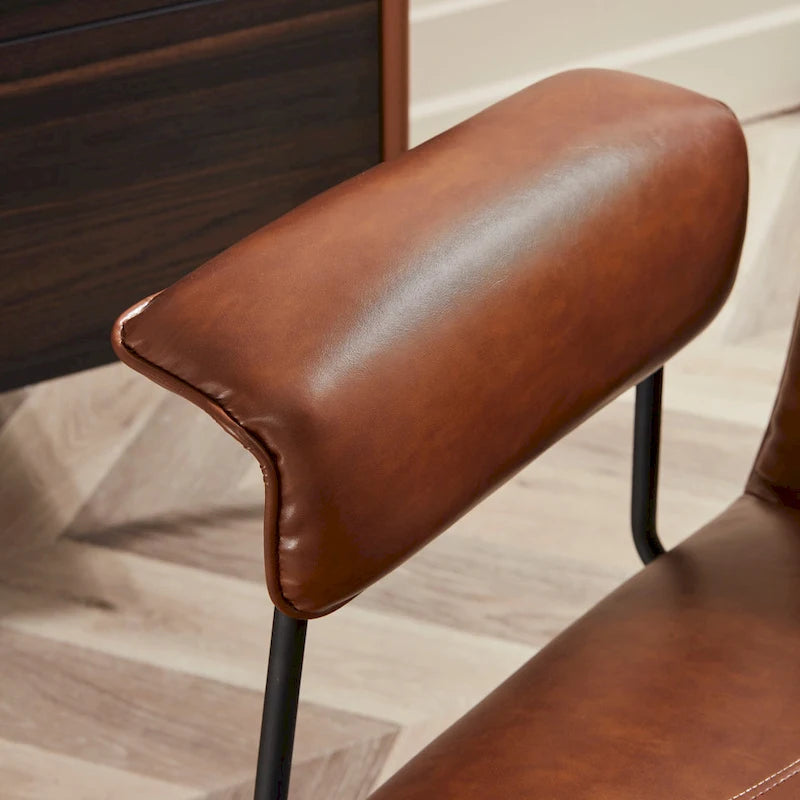 Fauteuil d'appoint en similicuir avec accoudoirs rembourrés