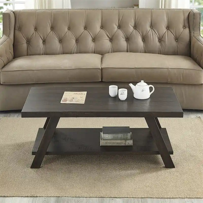 Table basse rectangulaire moderne et large avec pieds évasés et étagère de rangement inférieure